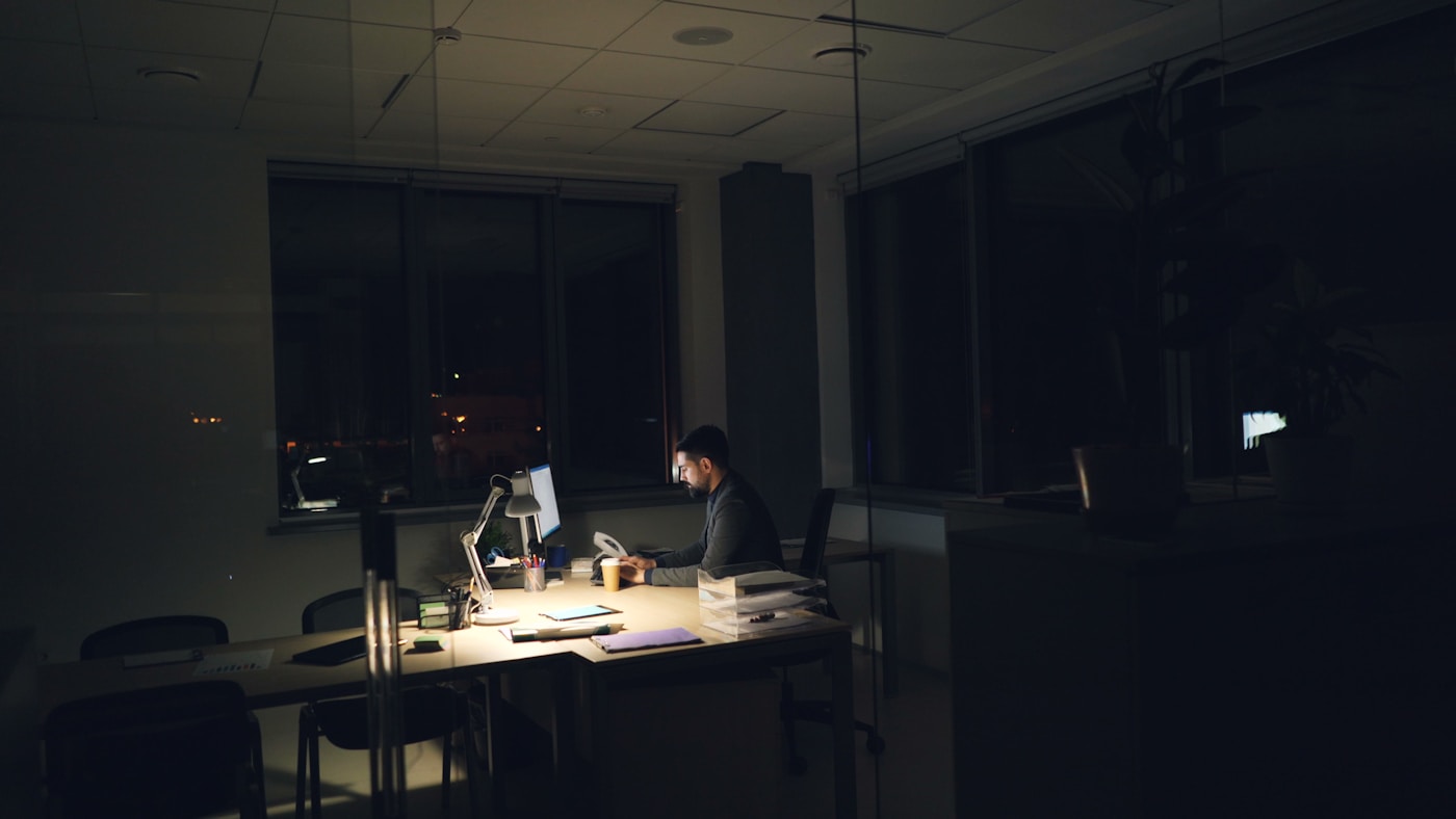 Professional working late — the cost of ambition without mental fitness